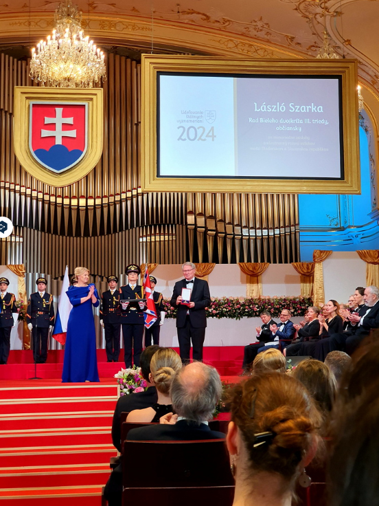 ÁLLAMI ELISMERÉSBEN RÉSZESÜLT SZARKA LÁSZLÓ